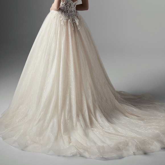 ***SOLD*** Maggie Sottero Wedding Dress - Picture 4 of 8